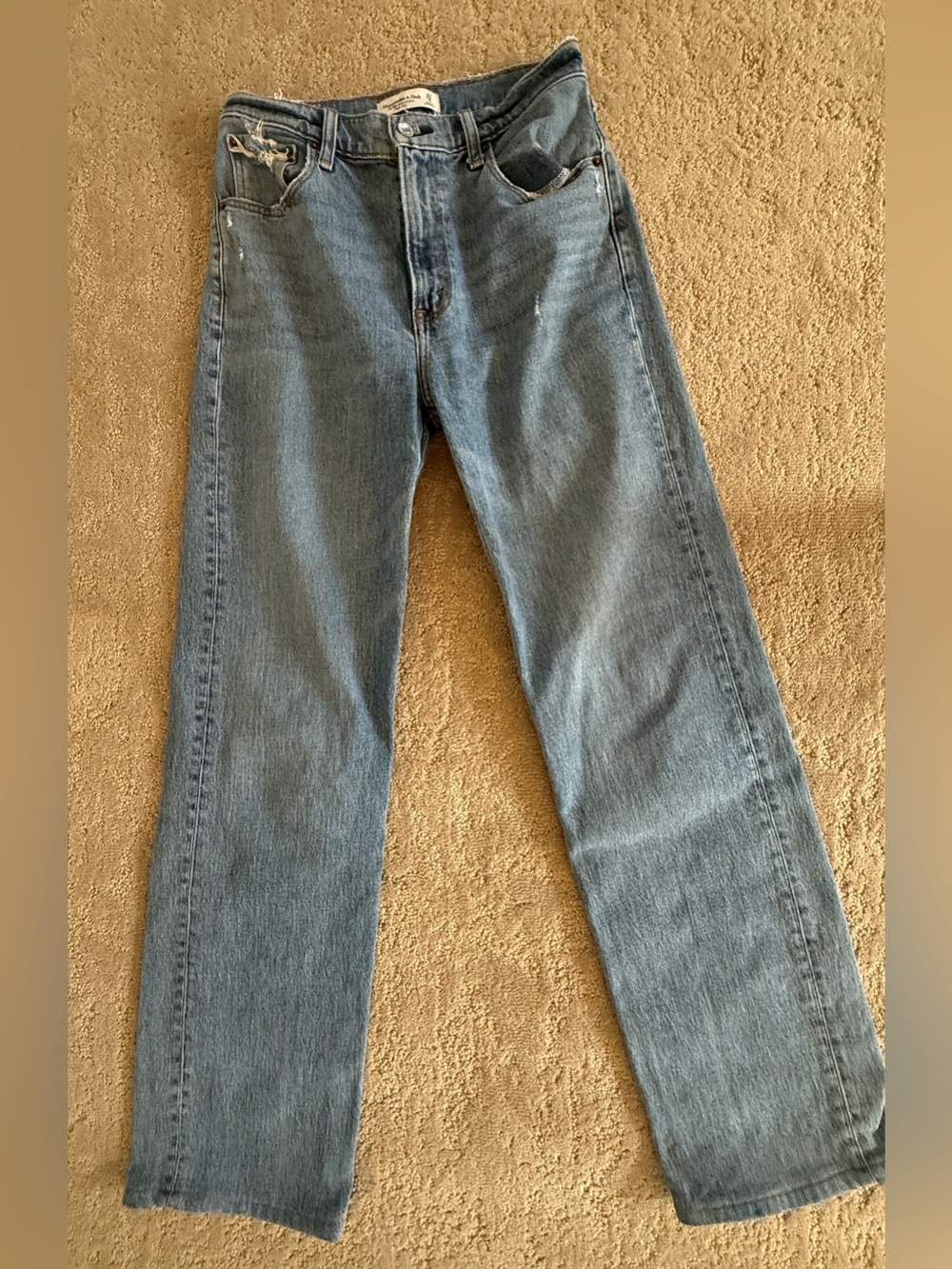 Abercrombie and Fitch 90s Relaxed High-Rise 27 4L 31 inch length